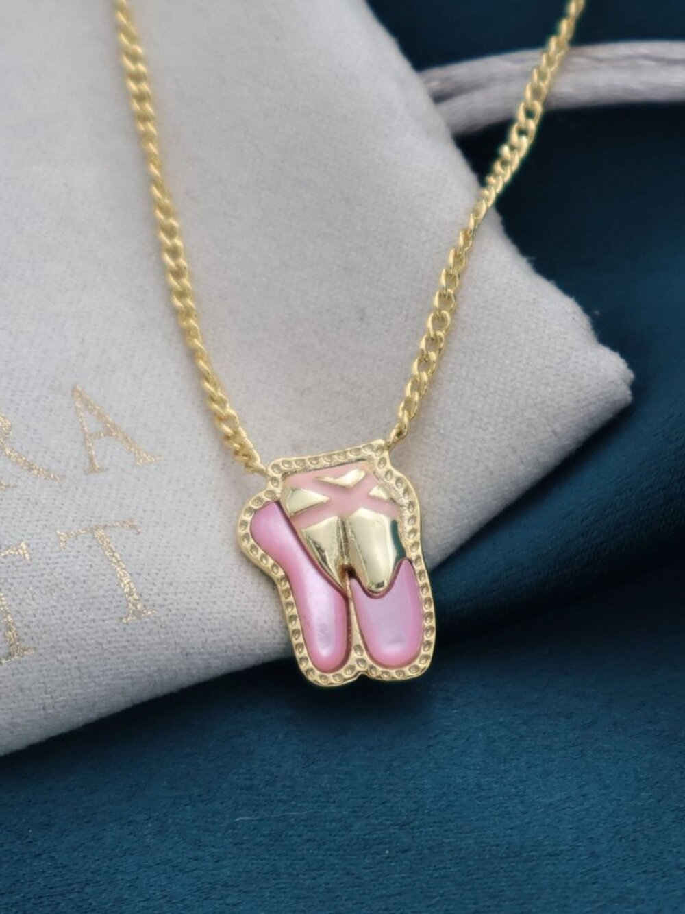 Kendra Scott Ballet Gold Blush Mother--Pearl Necklace NEW Perfect condition - Picture 2 of 2